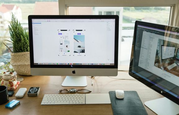 Apple Imac on Brown Wooden Desk