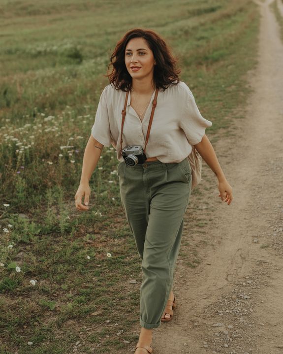 Hi, I’m Luna — photographer, storyteller, and light chaser.