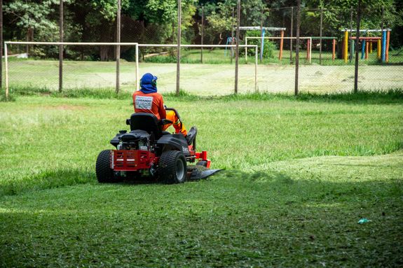 What is included in your Seasonal Cleanup service?