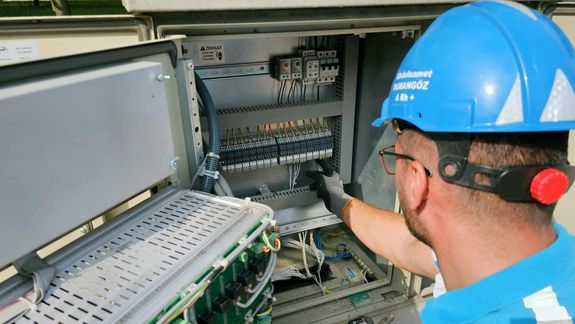 Electrician with Fusebox