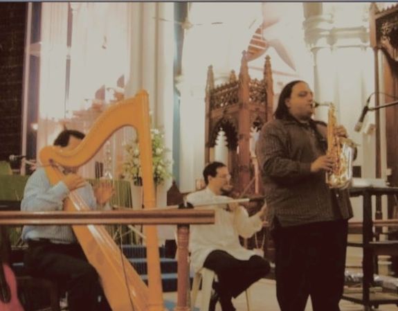 Does Edwin provide educational workshops or consultations?