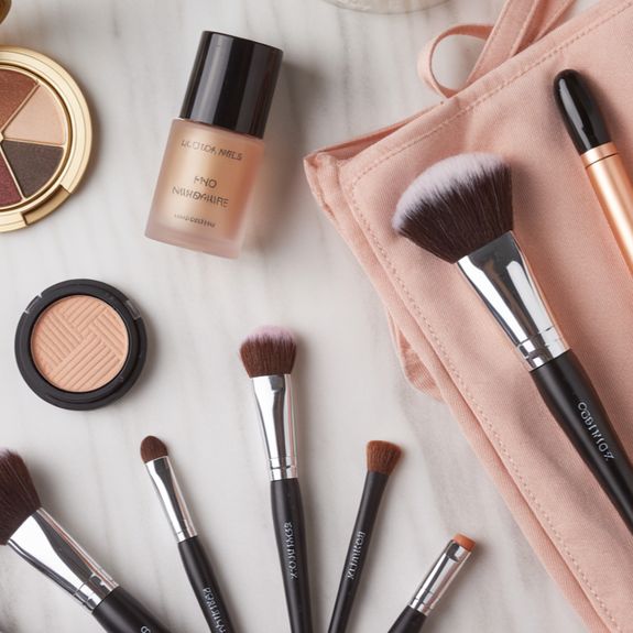Book Your Bridal Glow Today with Houston’s Top Makeup Artist!