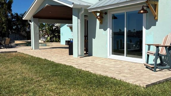 Custom designs that elevate your outdoor living in Tampa, FL.