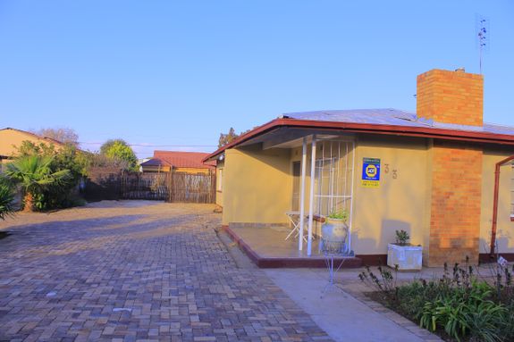 What payment methods do you accept for online bookings?