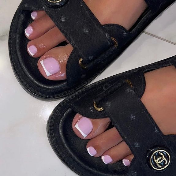 Welche Schritte umfasst eine Pedikure bei Ihnen?