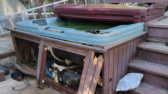 Wave Goodbye to the Old Hot Tub: Stress-Free Removal in Sylmar