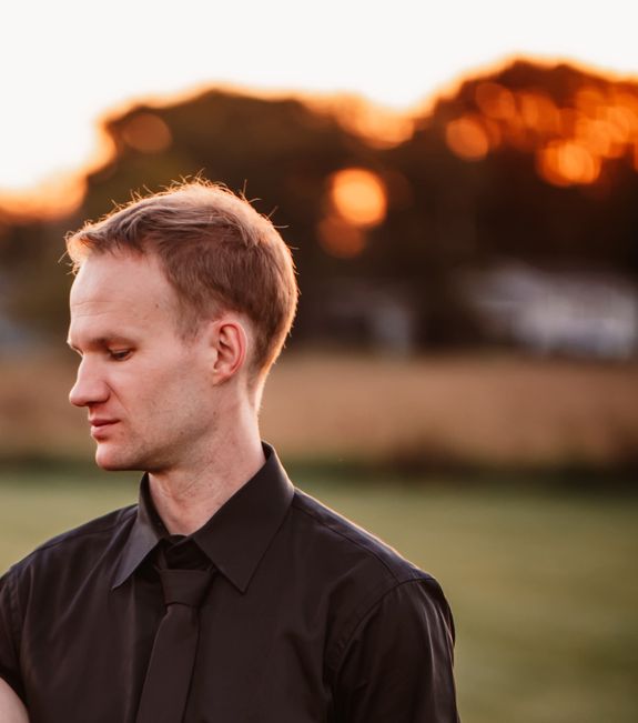 What does your groom/groomsmen hair service include?