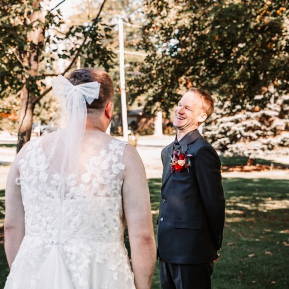 Will you travel to my wedding location for grooming services?