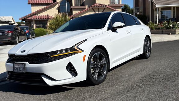 Polish your ride without leaving your driveway: Exterior Detailing in Apple Valley