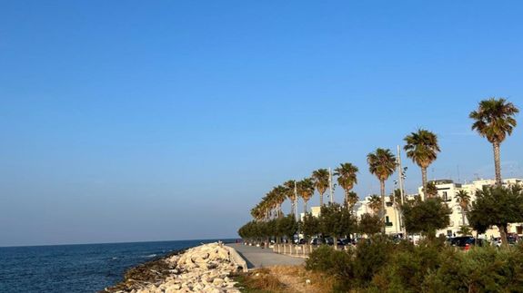 Rilassati con stile a Mare & Relax – 2 camere da letto e 2 bagni e mezzo, la tua casa vacanze di prima classe in Puglia, Mola Di Bari